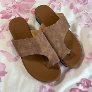 Brown patterned lightweight sandals